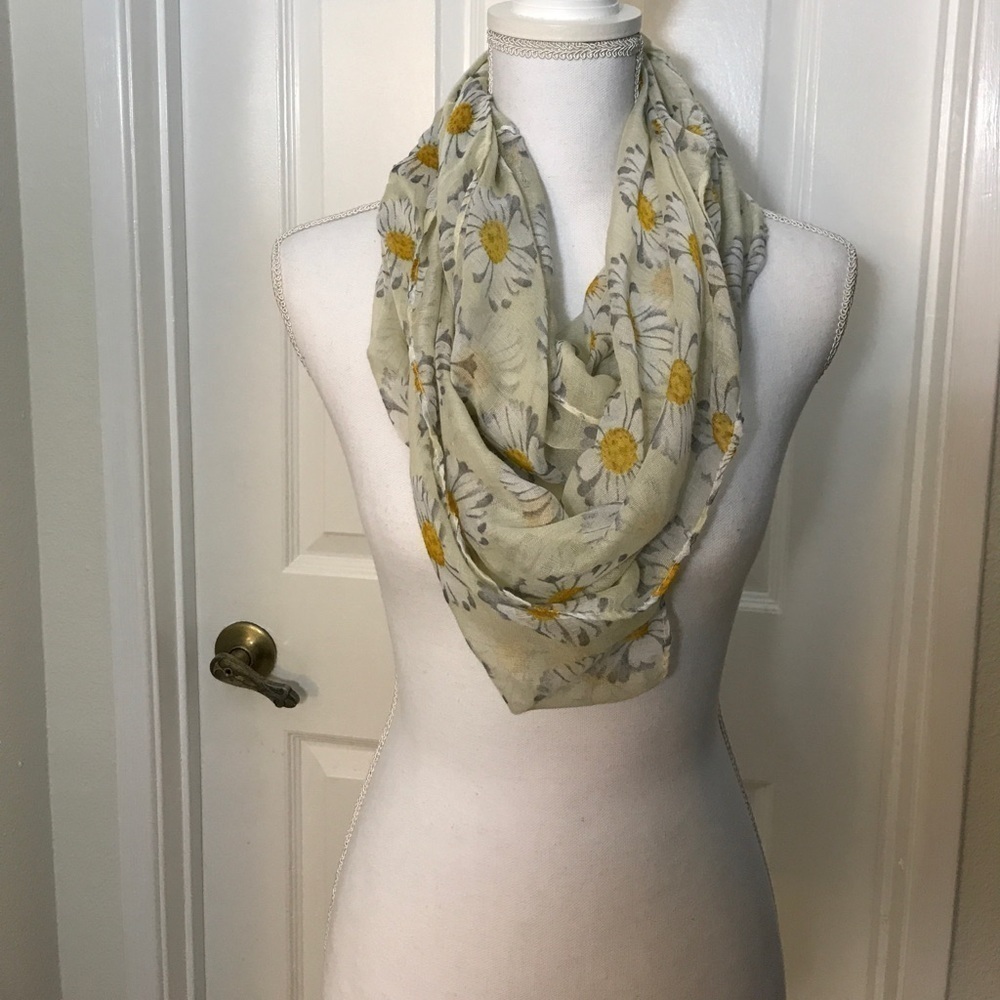Daisy infinity Scarf - Picture 1 of 2